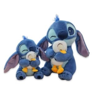 Blauwe Stitch knuffel van Disney, met een gele badeend in zijn armen