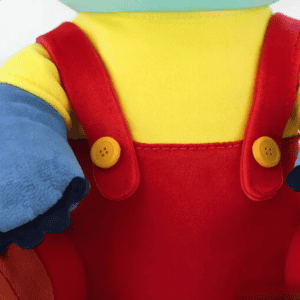 Close-up van de poot van een schattige Stitch pluche knuffel.