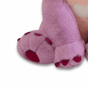 Close-up van de poten van een grote Angel pluche knuffel, formaat XXL (60 cm).