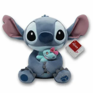 Officiële Disney Stitch 100 Jaar knuffel, 20cm, van blauw pluche, houdt zijn Scrump pop vast en toont een geborduurd Disney 100 logo op zijn voet.