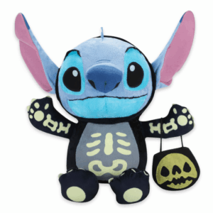 Officiële Disney Stitch knuffel, 30 cm, verkleed als skelet voor Halloween met een pompoen tasje.