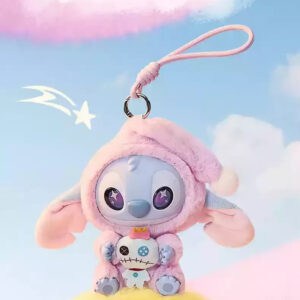 Twee collectible figuren: Labubu en Disney Stitch, vrolijk naast elkaar staand, onderdeel van een crossover collectie.