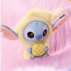 Labubu Stitch 'Sour Pineapple' verzamelbeeldje, blauw figuur met kenmerkende Stitch-oren en ananasaccenten. Gedetailleerd Pop Mart collectible.