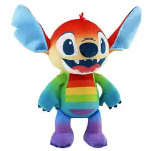 Pluche knuffel van Stitch in regenboogkleuren, symbool voor Pride.